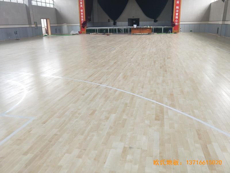 江蘇宜興東域小學籃球館運動地板鋪裝案例3