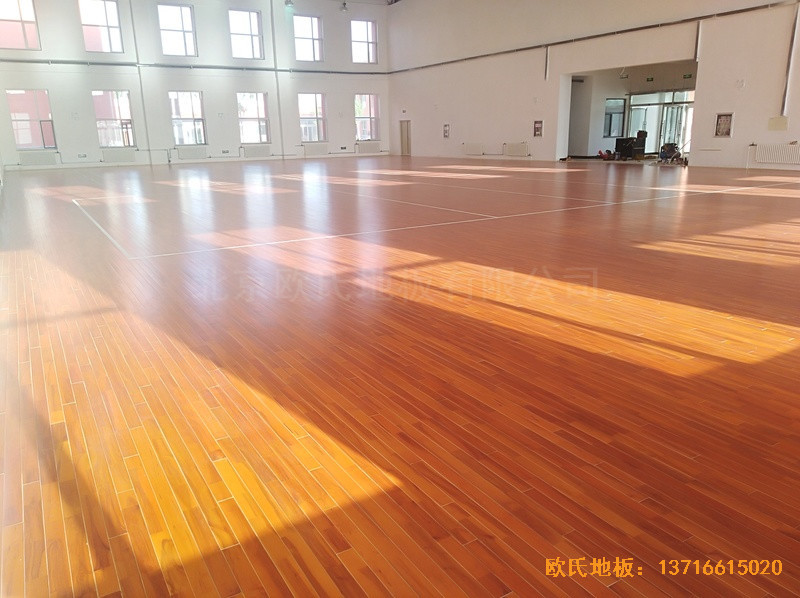 內蒙左旗吉蘭泰鎮五中運動館運動地板鋪設案例2
